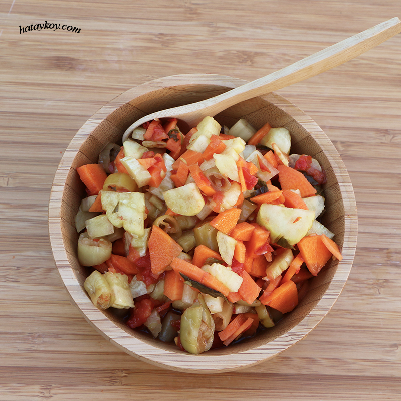 Acı Domates Soslu Karışık Turşu (700 Gr.)